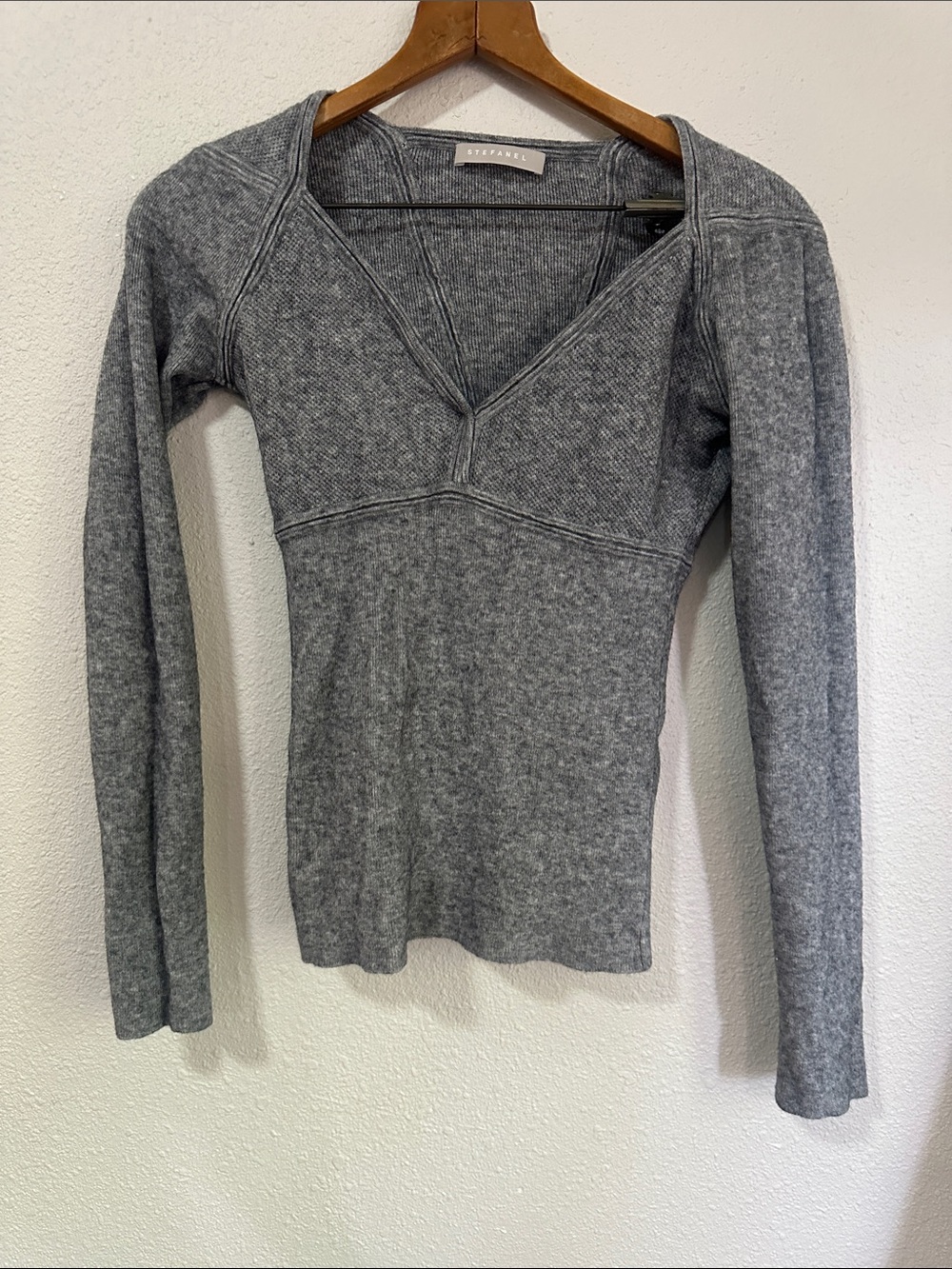Stefanel Gray V-Neck Long Sleeve Slim Knit Top